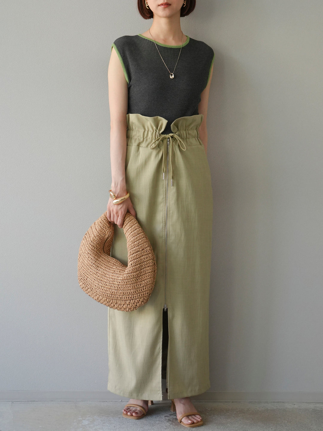 [予約]リネンタッチ配色ニットノースリーブプルオーバー/チャコール