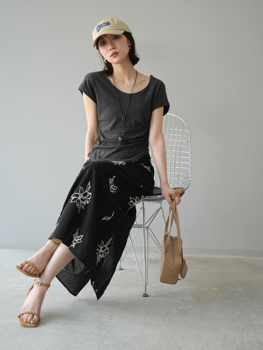 [予約]タックTシャツ＆レザーハートネックレスSET /チャコール