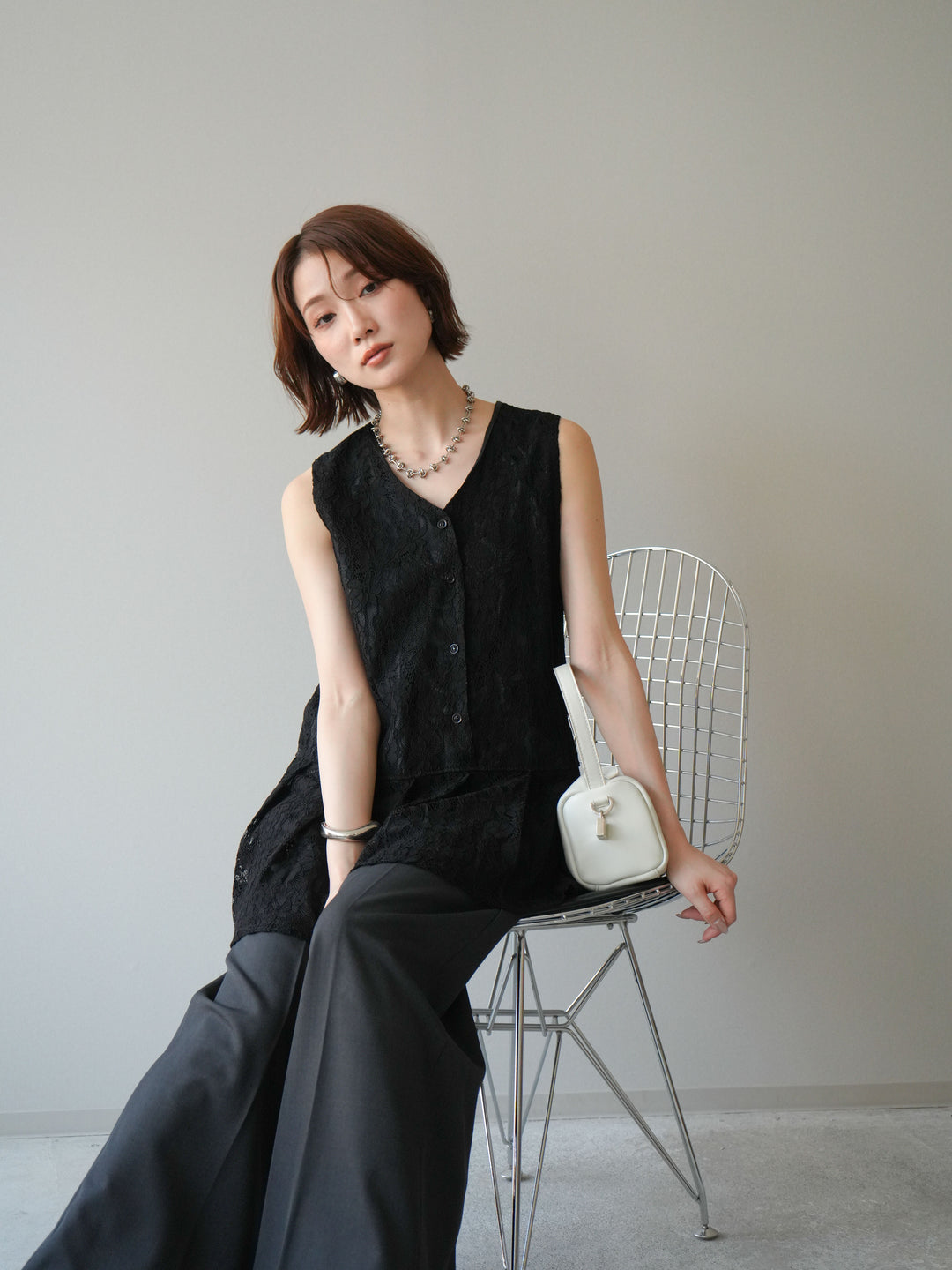 [予約]アシンメトリーレースプリーツベスト/black