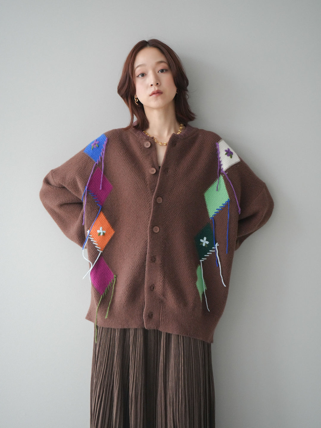 [SET]ハンドステッチアーガイルデザインニットカーディガン+裾レーススウェードプリーツマキシスカート(2set)