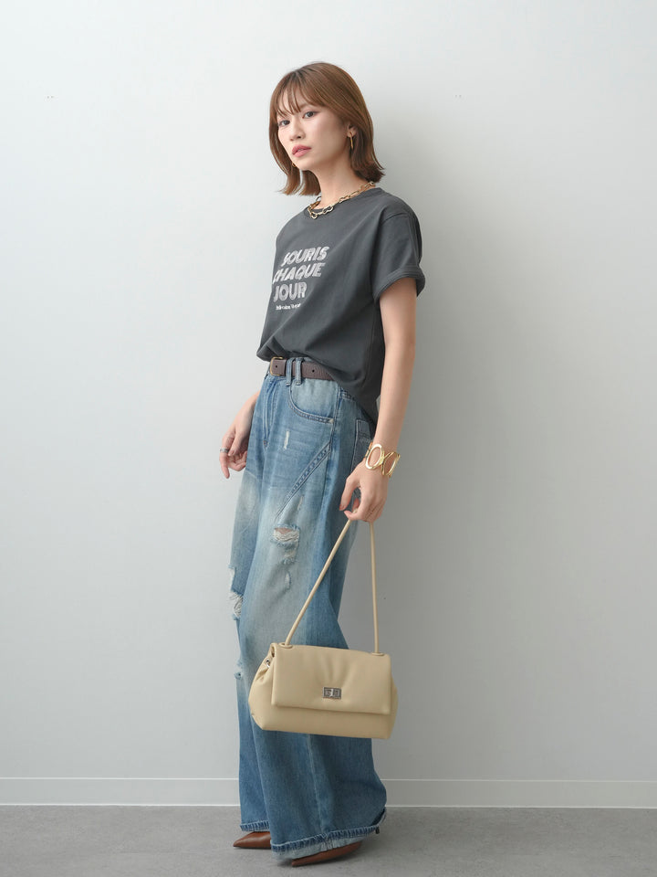 【套裝】Logo刺繡T卹+下擺塞進褲腳的做舊闊腿牛仔褲（兩件套）