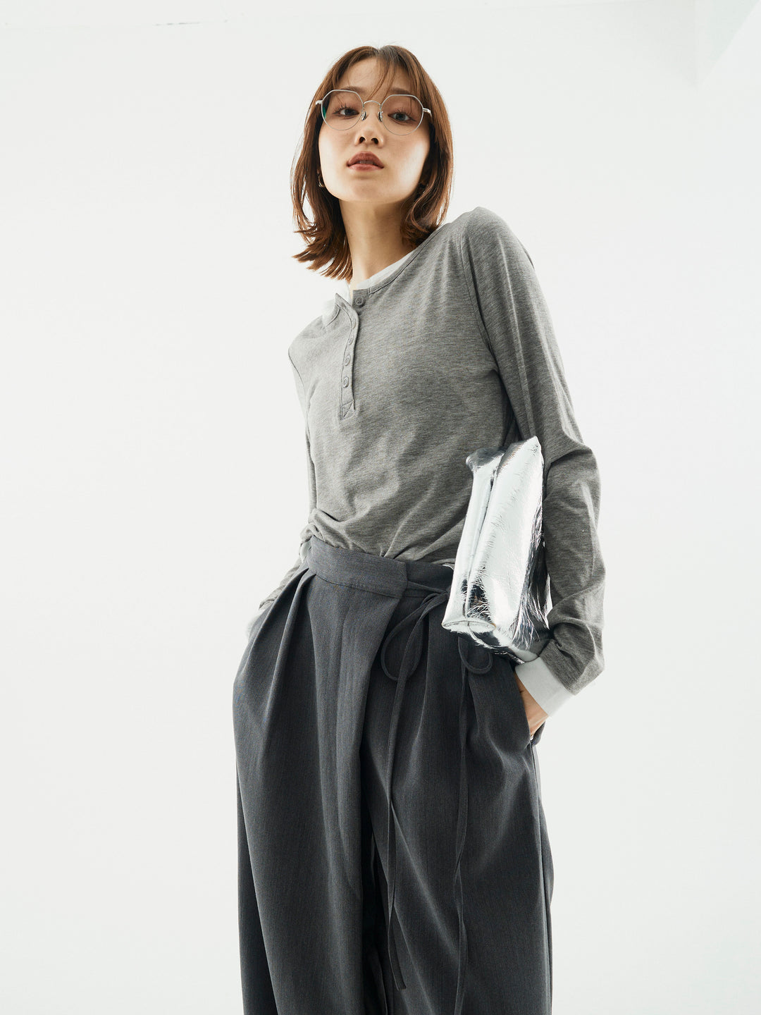 【Allure】[SET]配色レイヤードヘンリーネックトップス+ラップデザインタックワイドパンツ(2set)