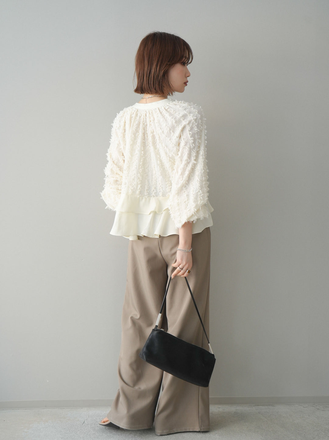 [SET]ジャガードぺプラムフリルブラウス+ベルト付キーホルダーモチーフワイドパンツ(2set)