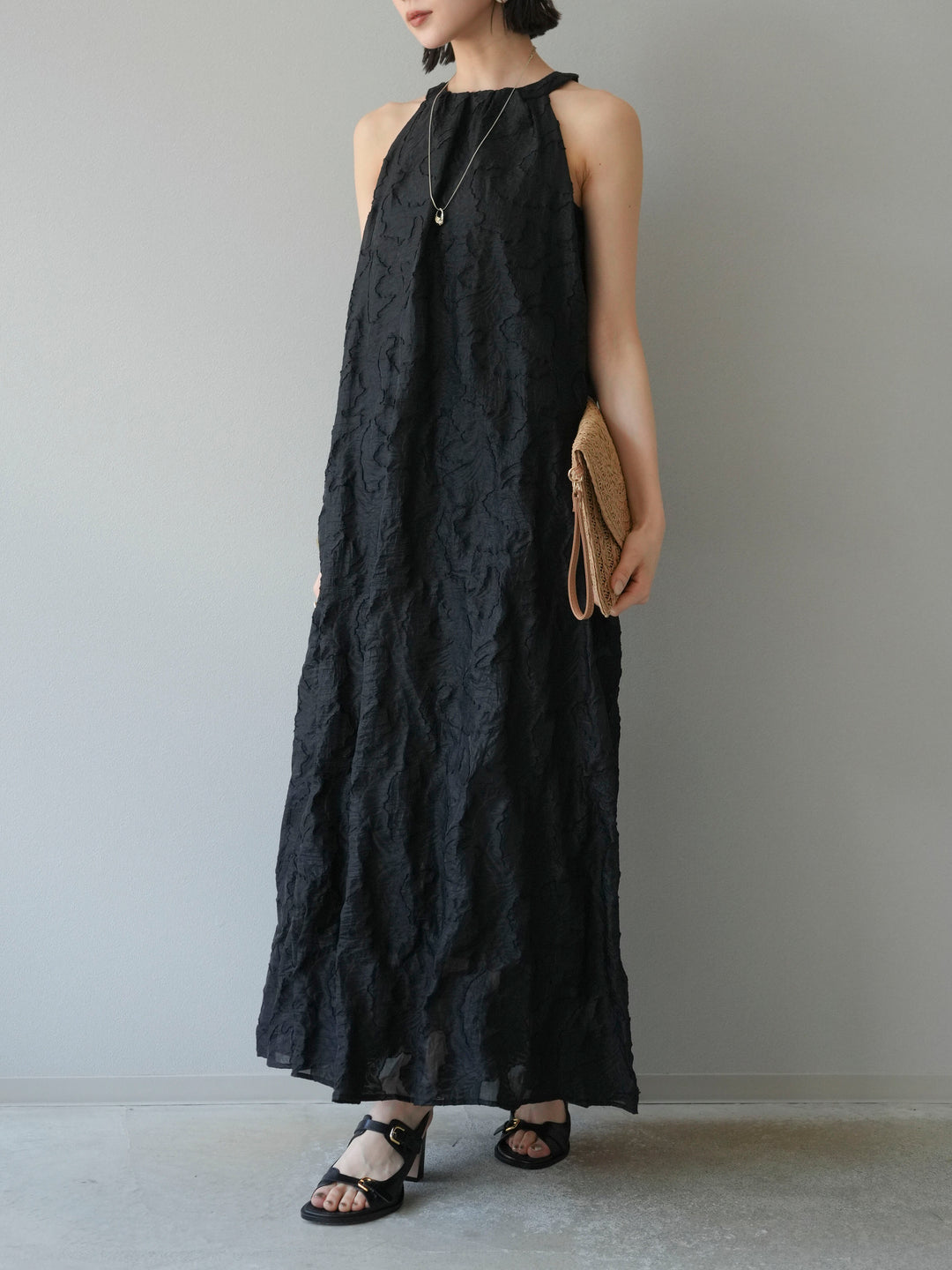 【預購】提花掛脖洋裝/黑色