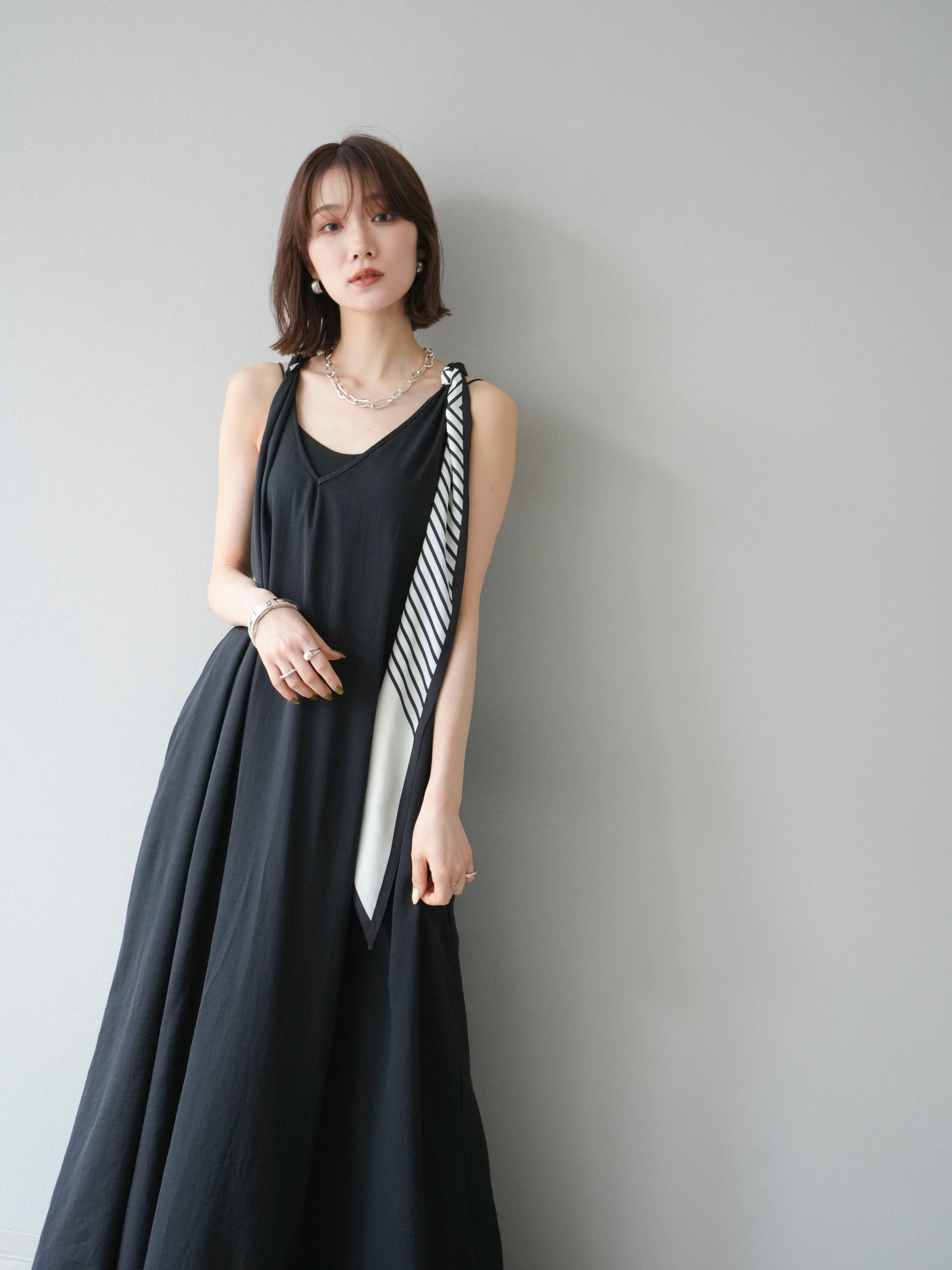 ハチヤーズ モックネック スリーブレス ワンピース ブラック Lサイズ