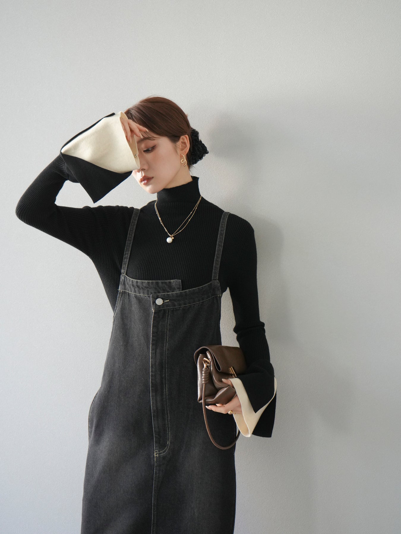 タグ付き新品★シビラ★お洒落なフレアスリーブハイネックニットトップス　黒色 タグ付き新品☆シビラ☆お洒落なフレアスリーブハイネックニット