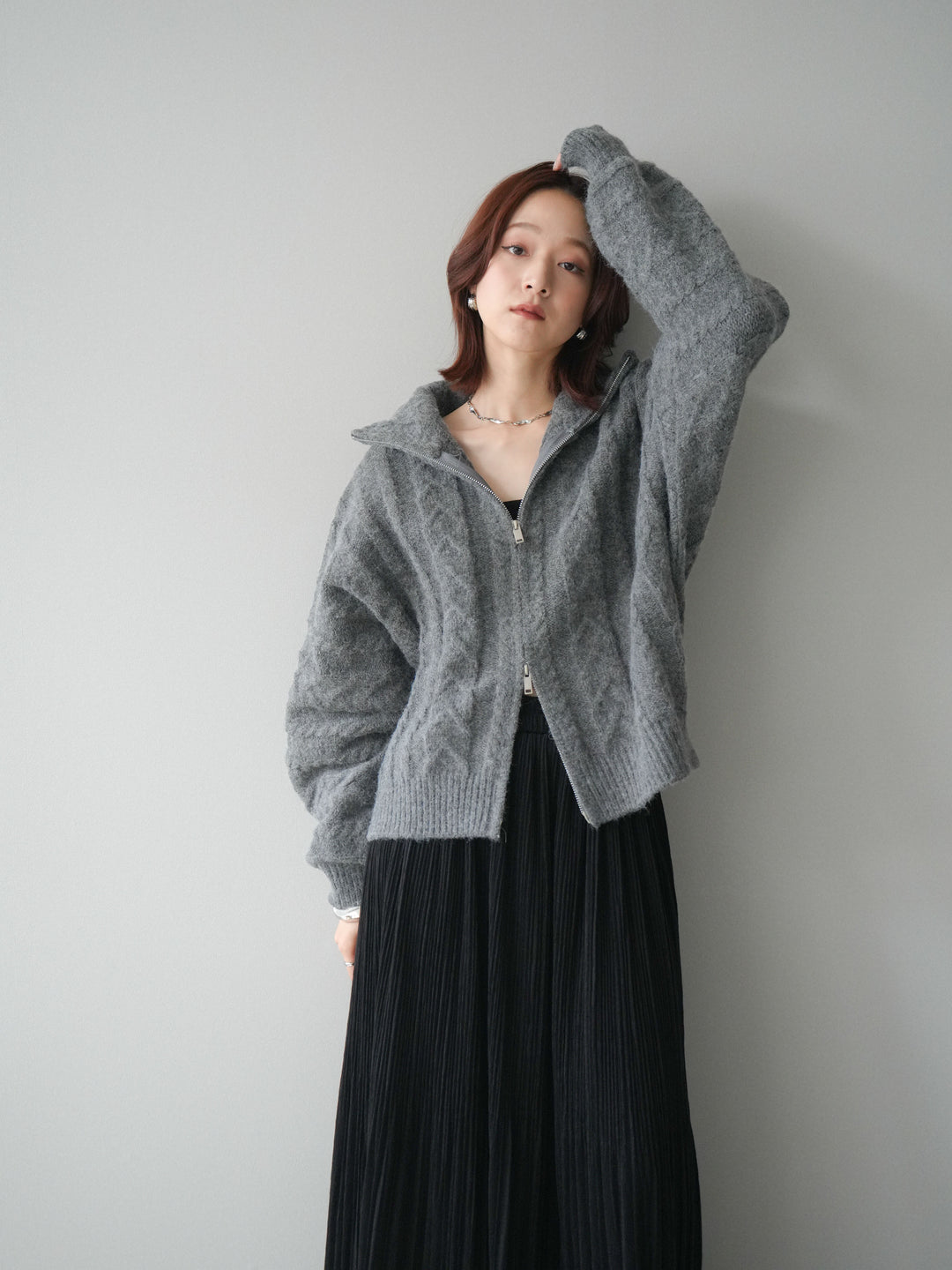 [SET]ケーブル編みハイネックZIPニットカーディガン+裾レーススウェードプリーツマキシスカート(2set)