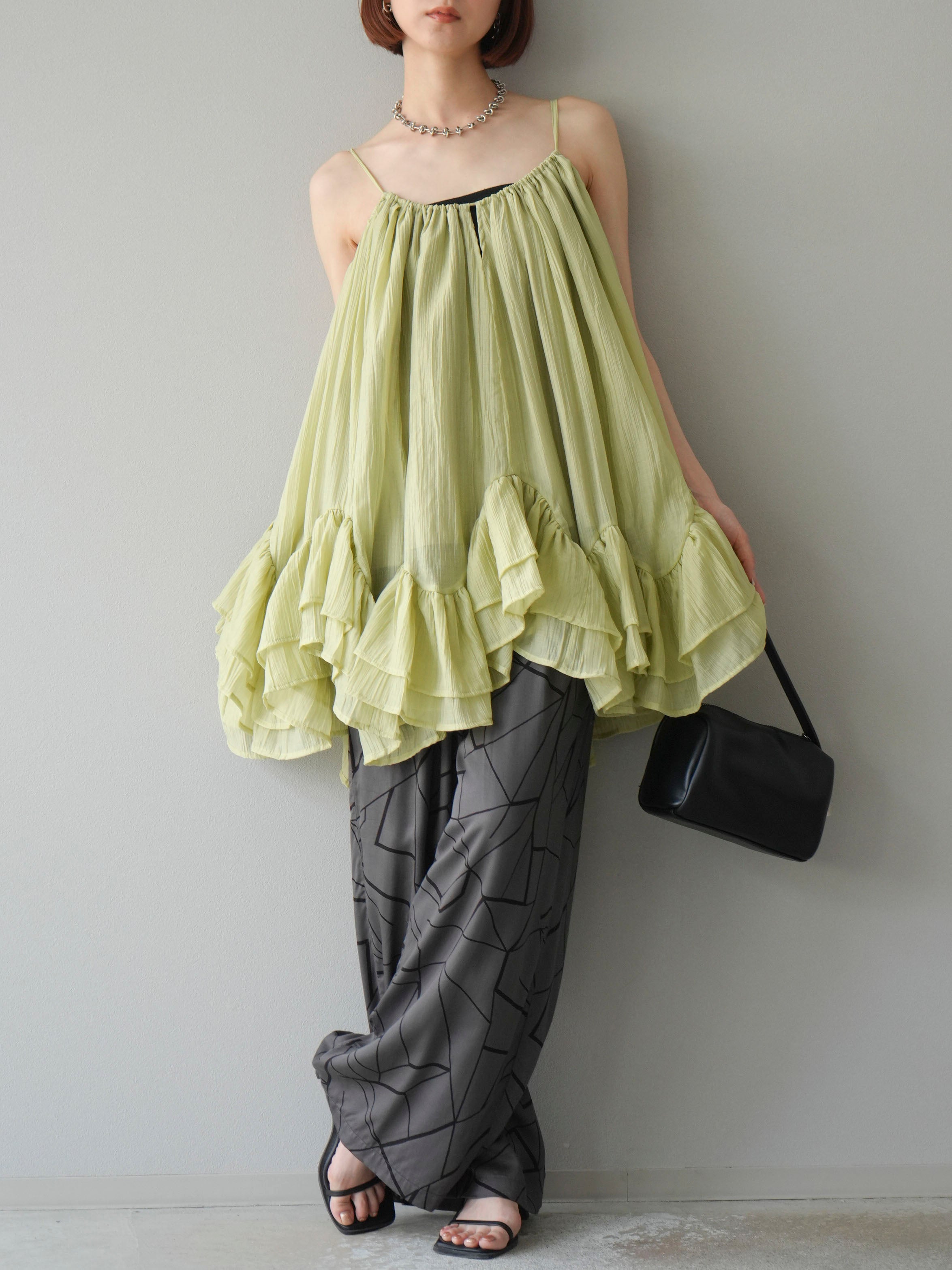 予約]ボリュームフリルキャミソールブラウス/グリーン – Lumier