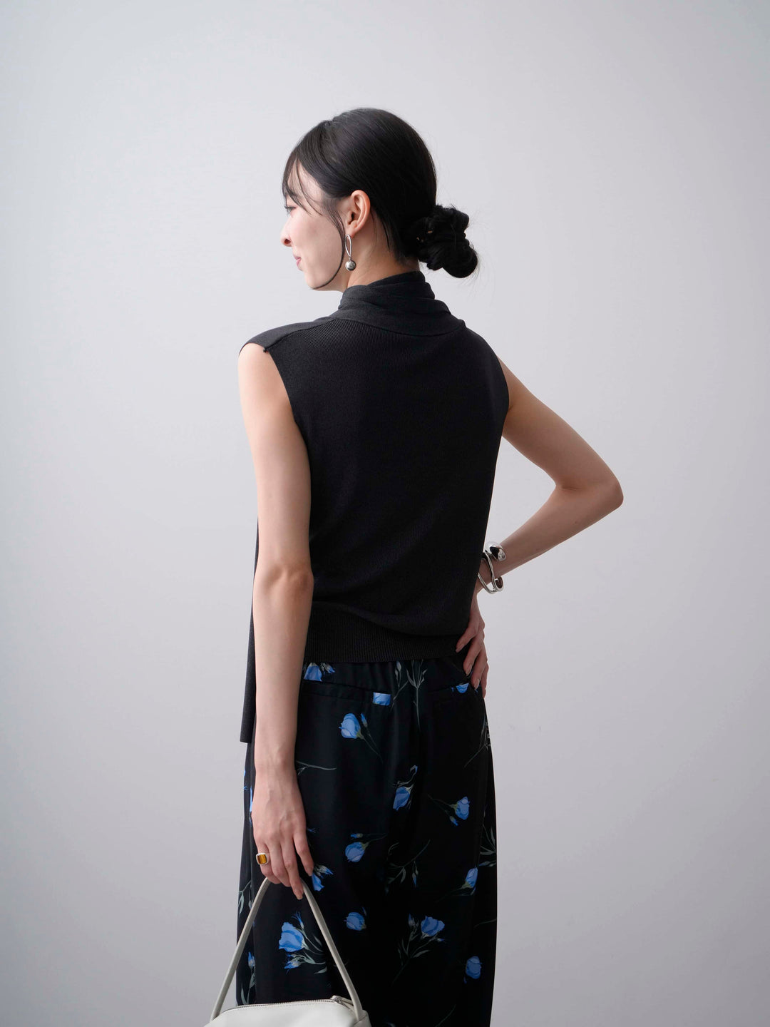 [SET]ネックレイヤードアシメニットベスト+フラワープリントドレープタックパンツ(2set)