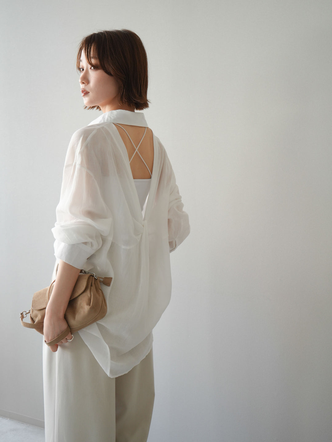 [予約]バックオープンツイストシャツ/white