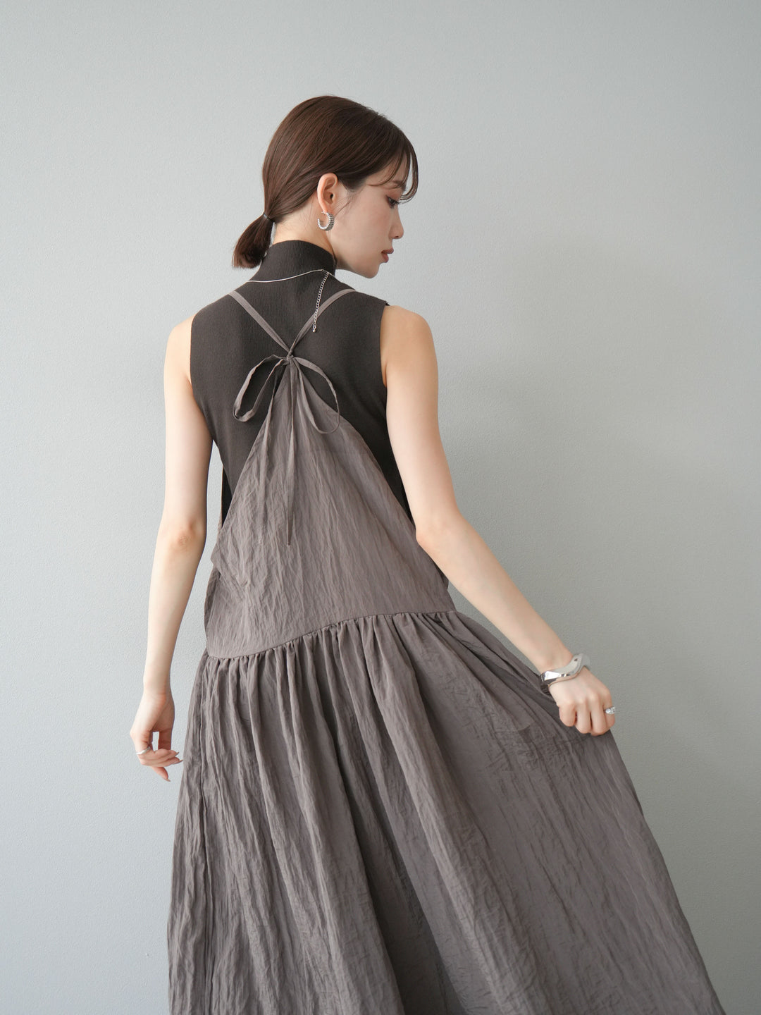 [予約]シボ加工シャイニーキャミワンピース/ブラウン