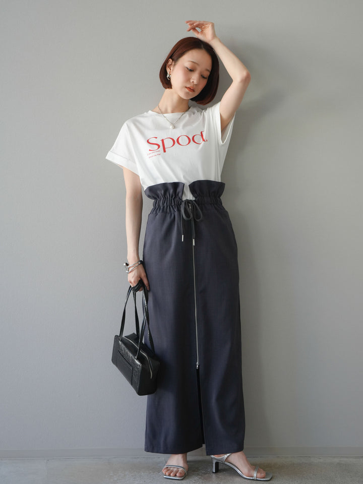 [予約]ドライタッチコットンバックラウンドヘムロゴTシャツ/オフ×レッド