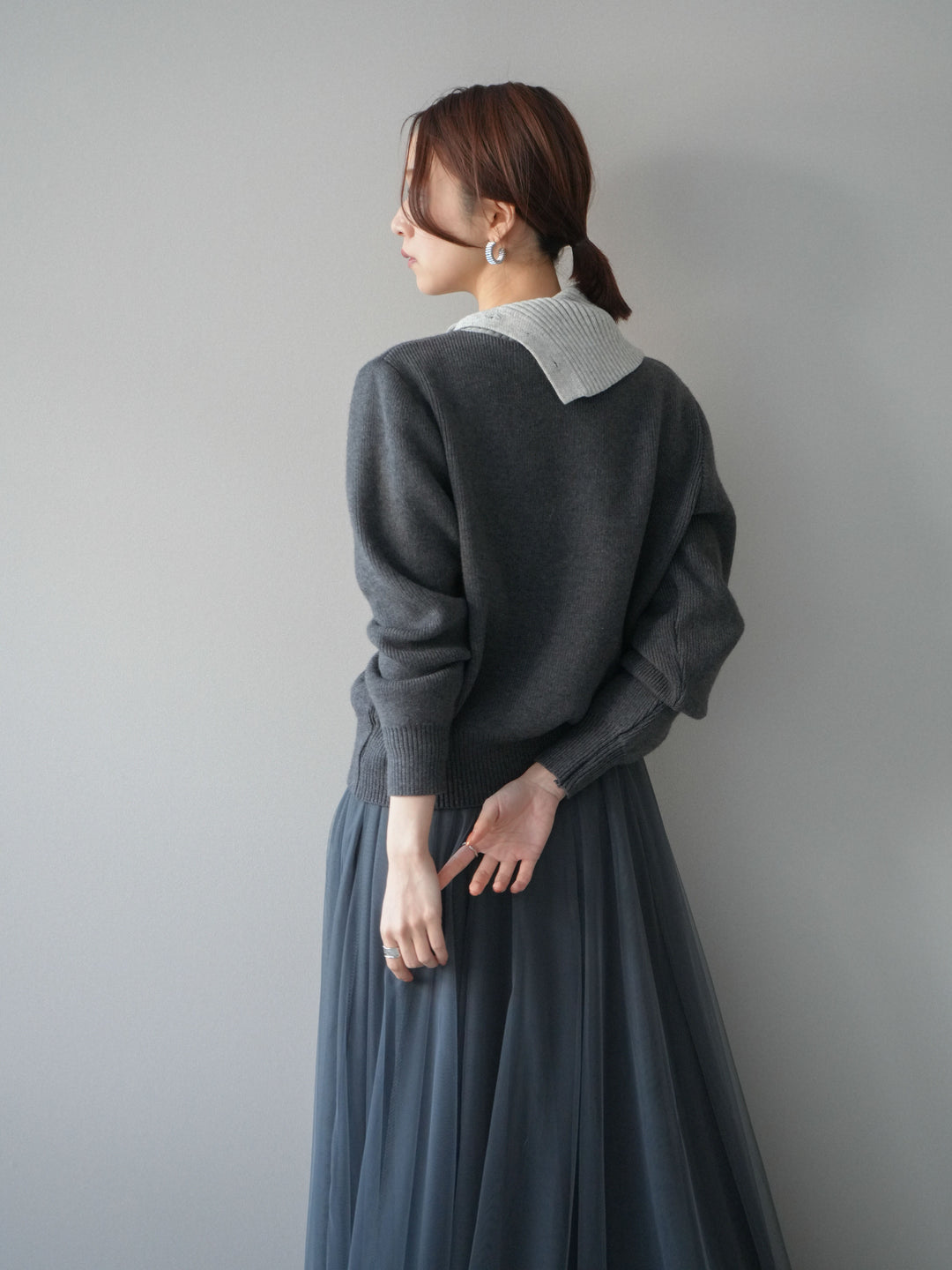 [予約]デザインネックバイカラーニットプルオーバー/charcoal