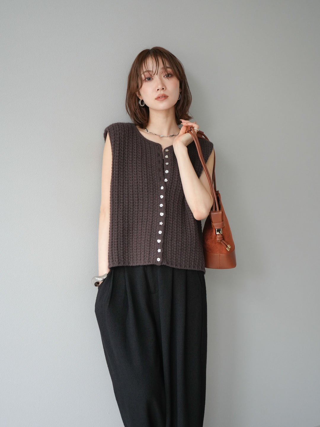 [予約]ランダムボタンニットベスト/ブラウン