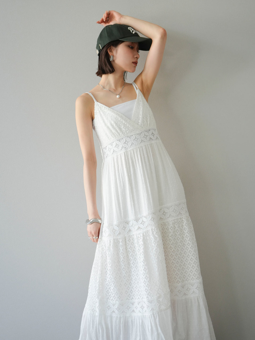 [SET] 蕾絲花邊吊帶裙+網紗羅紋罩杯吊帶背心（2件組）