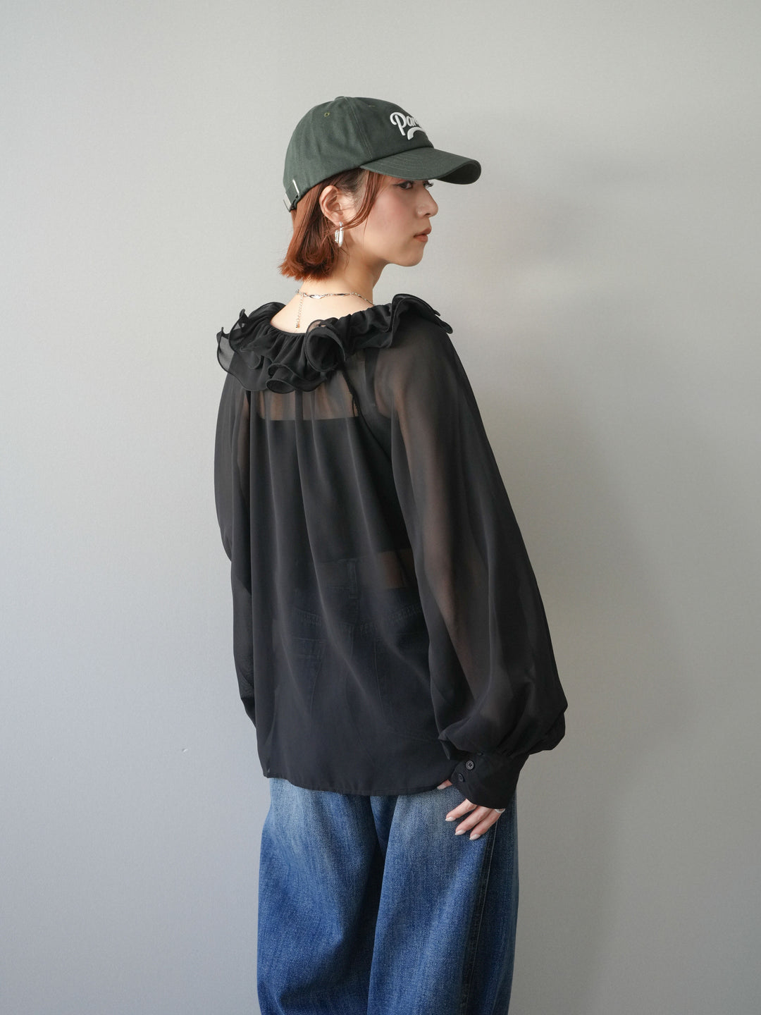 [予約]ラッフルネックシアーブラウス/black
