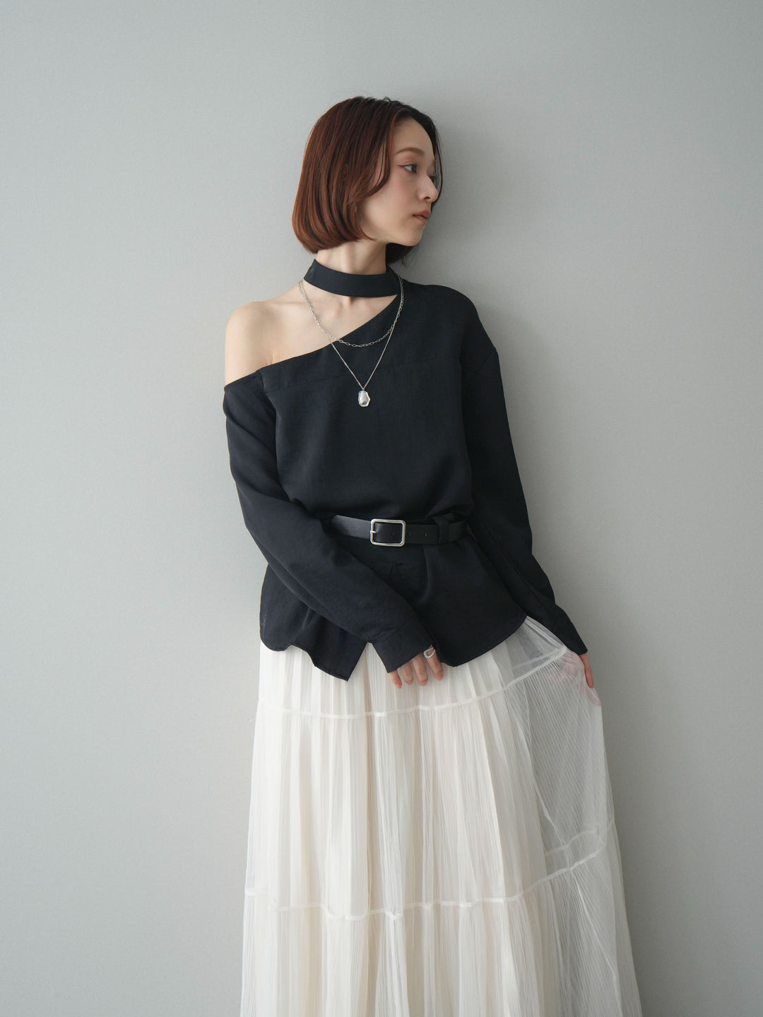 [SET]ベルト付ワンショルダースリットブラウス+ベルト付ワンショルダースリットブラウス(2set)