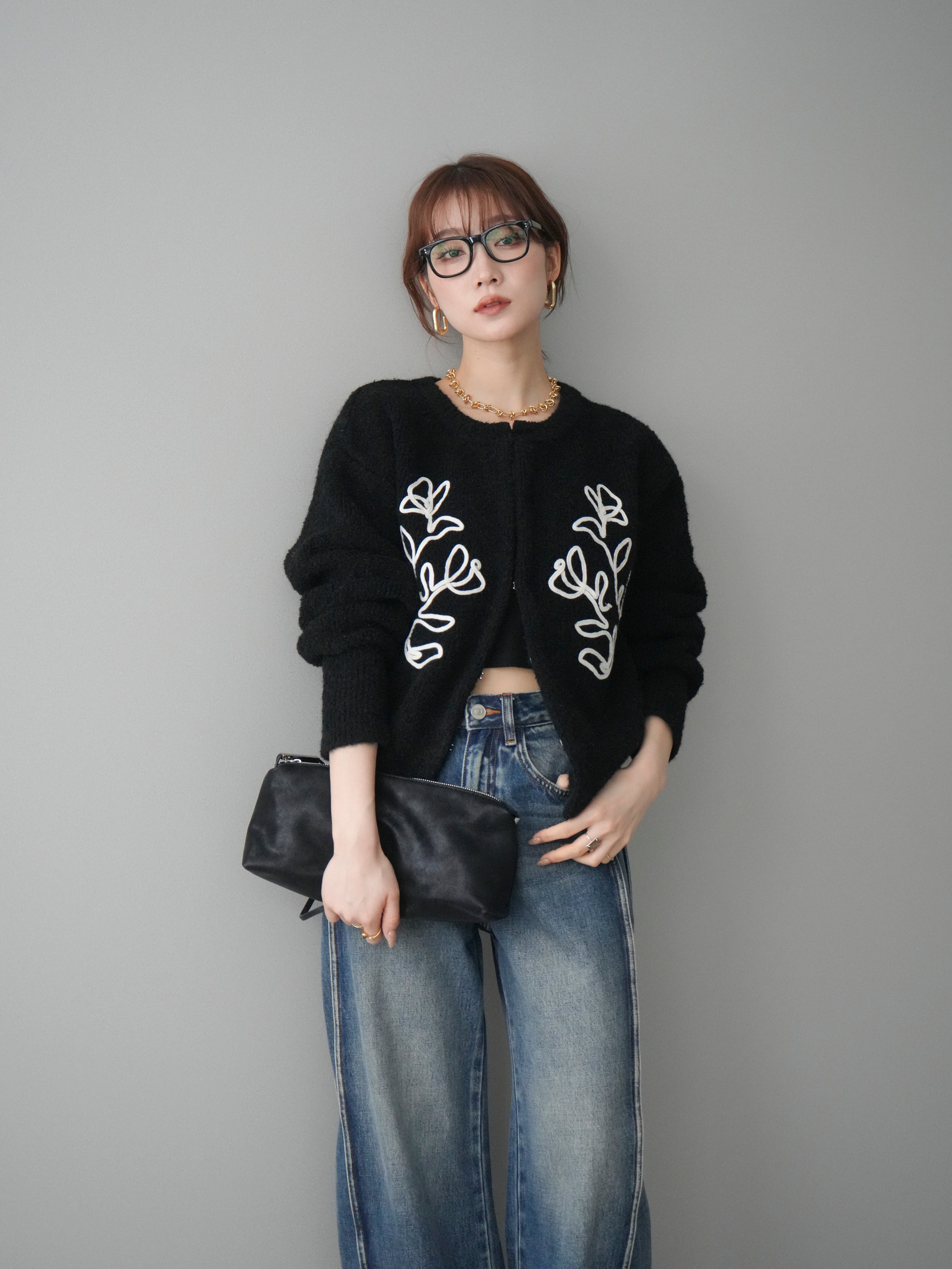 予約]テープ刺繍ホック開きブークレニットカーディガン/black – Lumier