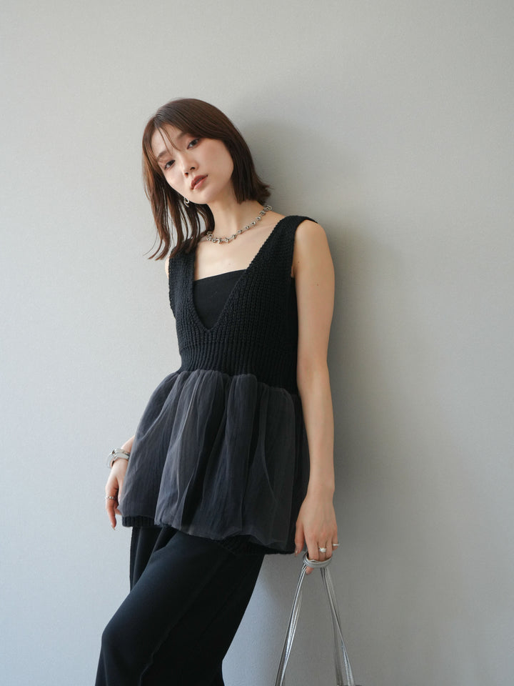 [SET] 薄紗層疊荷葉邊針織背心 + 兩用設計運動褲（2 件組）