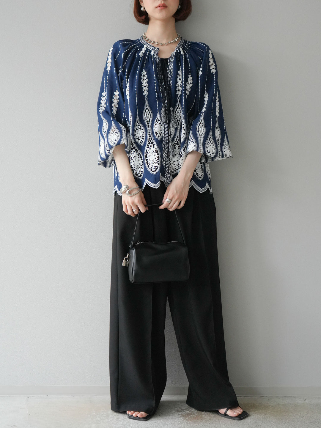 [預訂] 刺繡設計襯衫/海軍藍