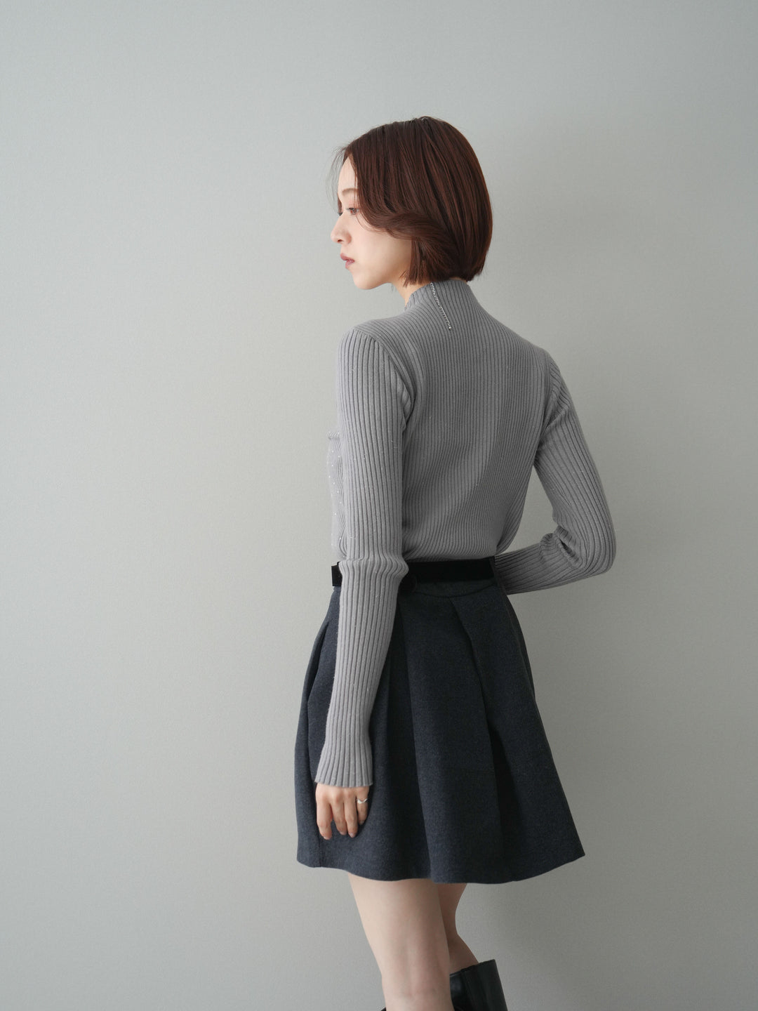 [SET]シアー切替スパンコールリブニットトップス+ベルト付きタックミニスカート(2set)