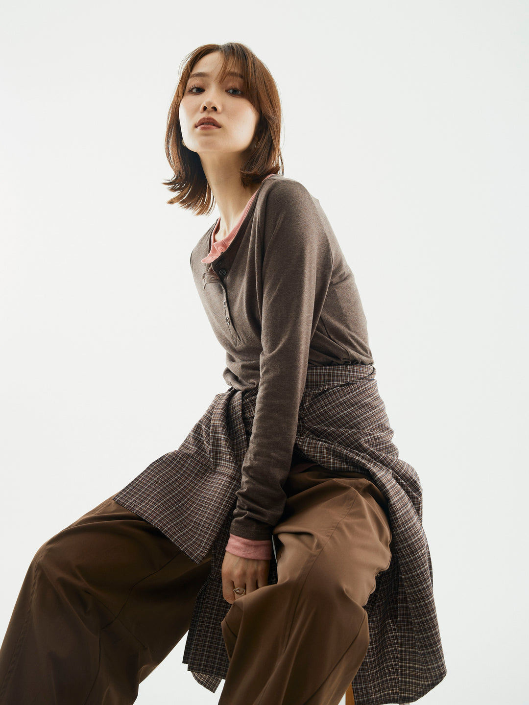 【Allure】[SET]配色レイヤードヘンリーネックトップス+タフタワイドカーブパンツ+チェックBIGカフスオーバーシャツ(3set)