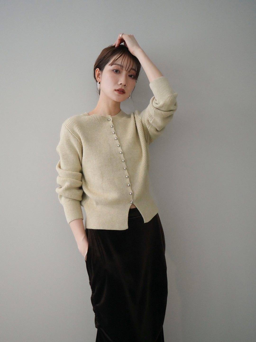 [SET]シルバーボタン畦編みニットカーディガン+ギャザーベロアスカート(2set)