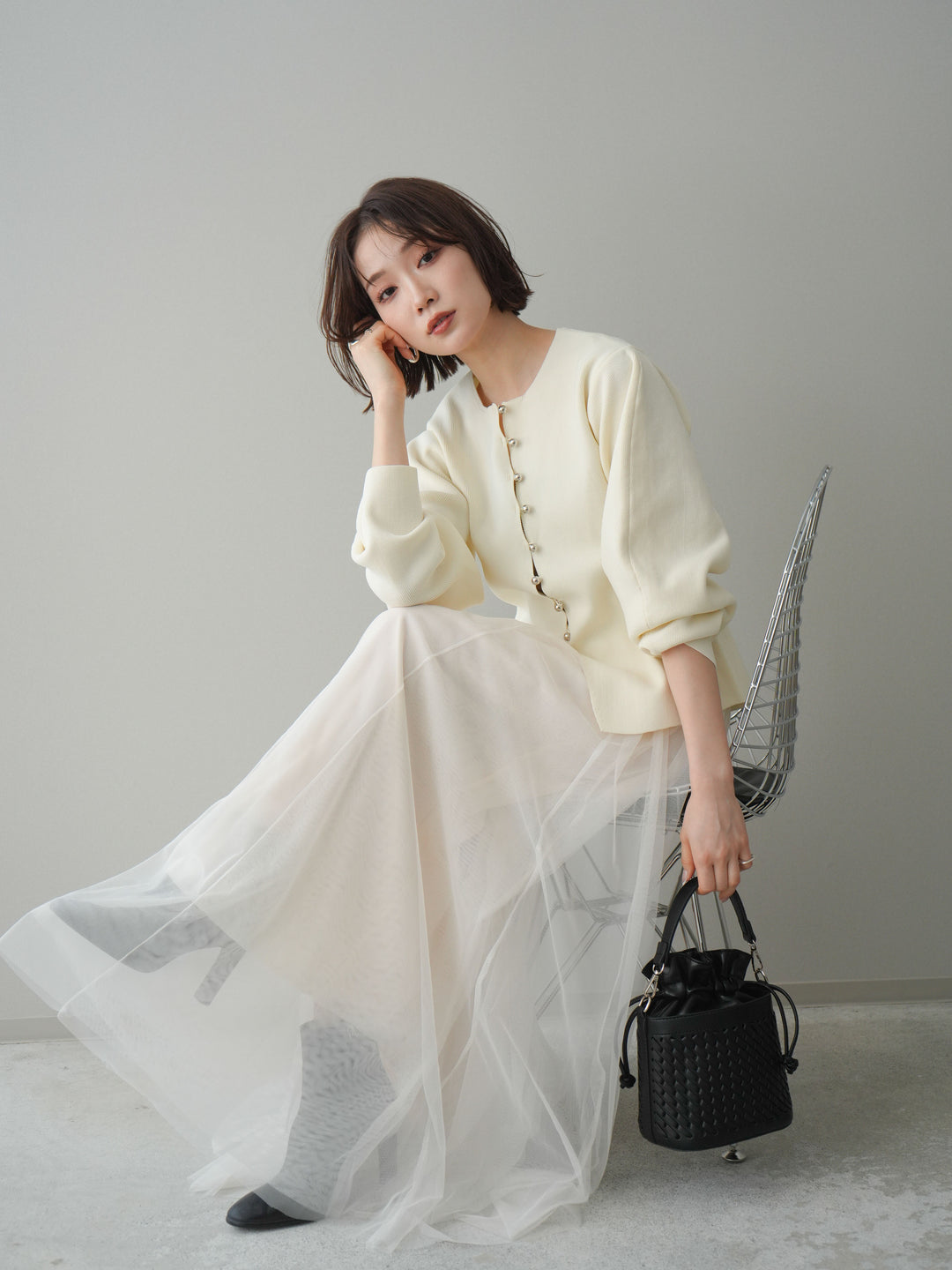 [予約]フロントスリットシルバーボタンニットカーディガン/off