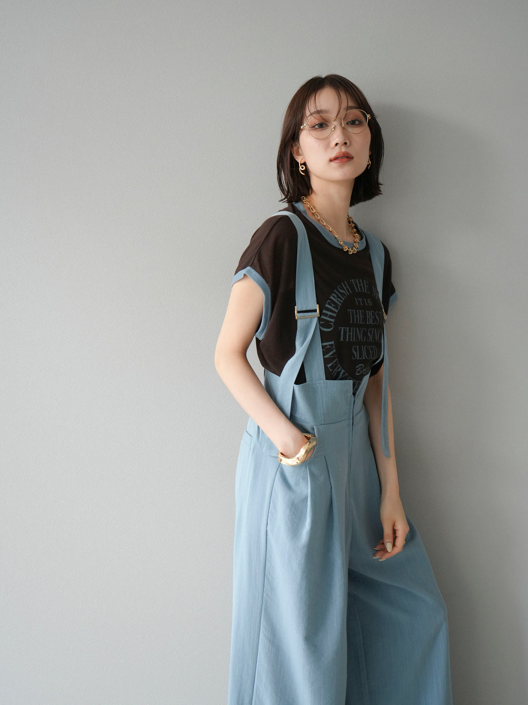 [SET]ストリングデザインハイウエストサロペット+シアーフライス ロゴプリントT (2set)