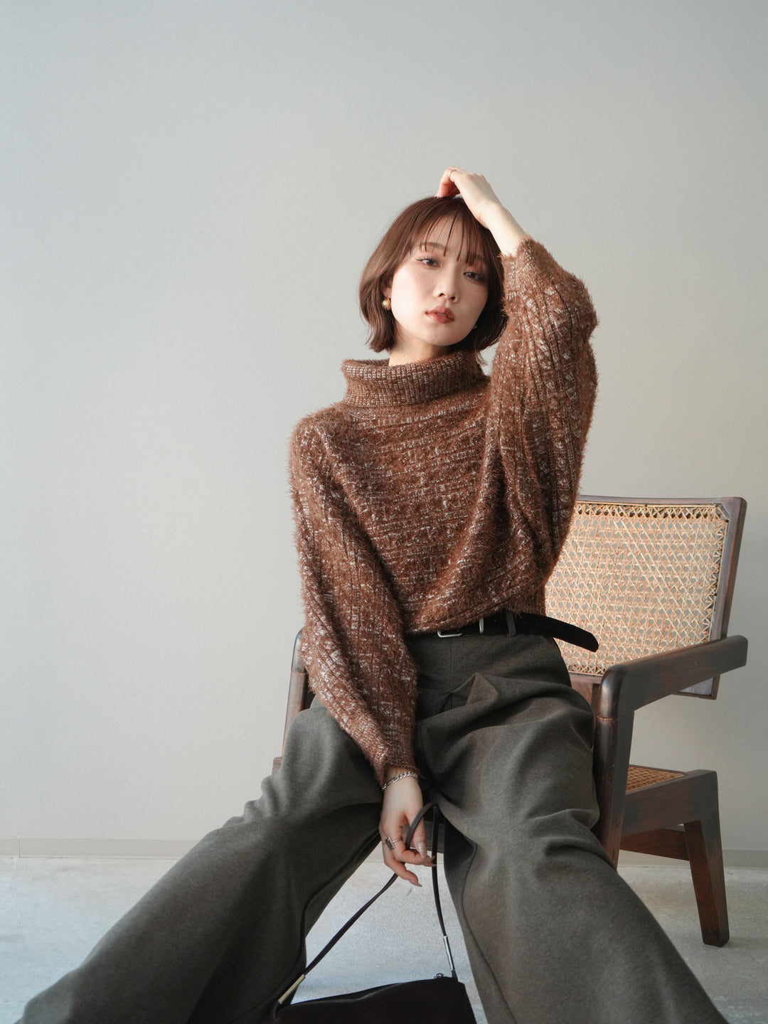 [予約]オフタートルケーブル編みニットプルオーバー/brown