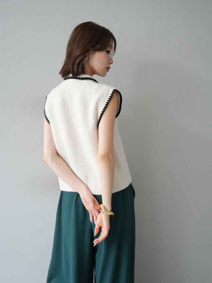 [予約]ステッチデザインボウタイニットベスト/アイボリー