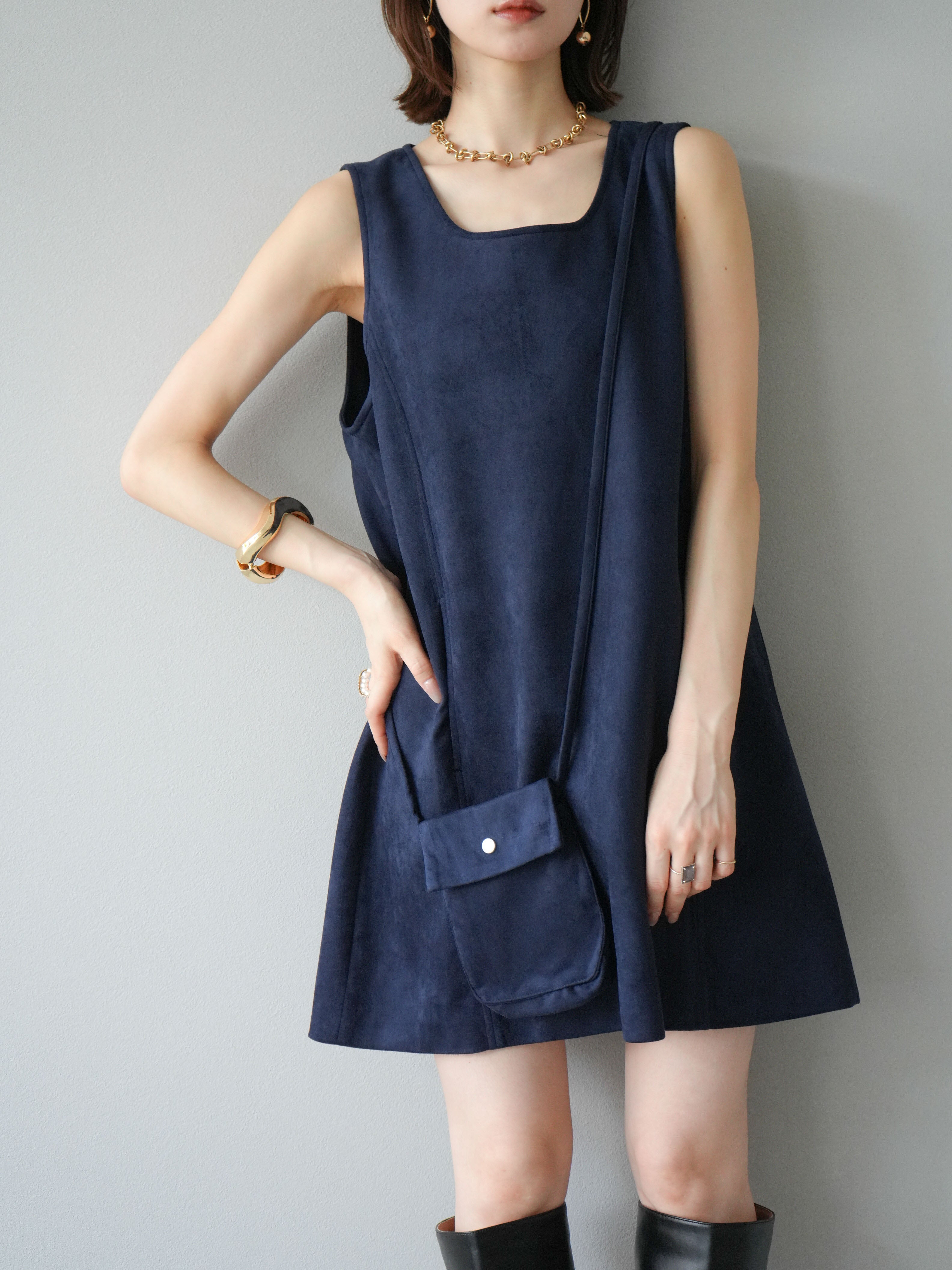 予約]ショルダーポーチ付スウェードミニワンピース/ネイビー – Lumier