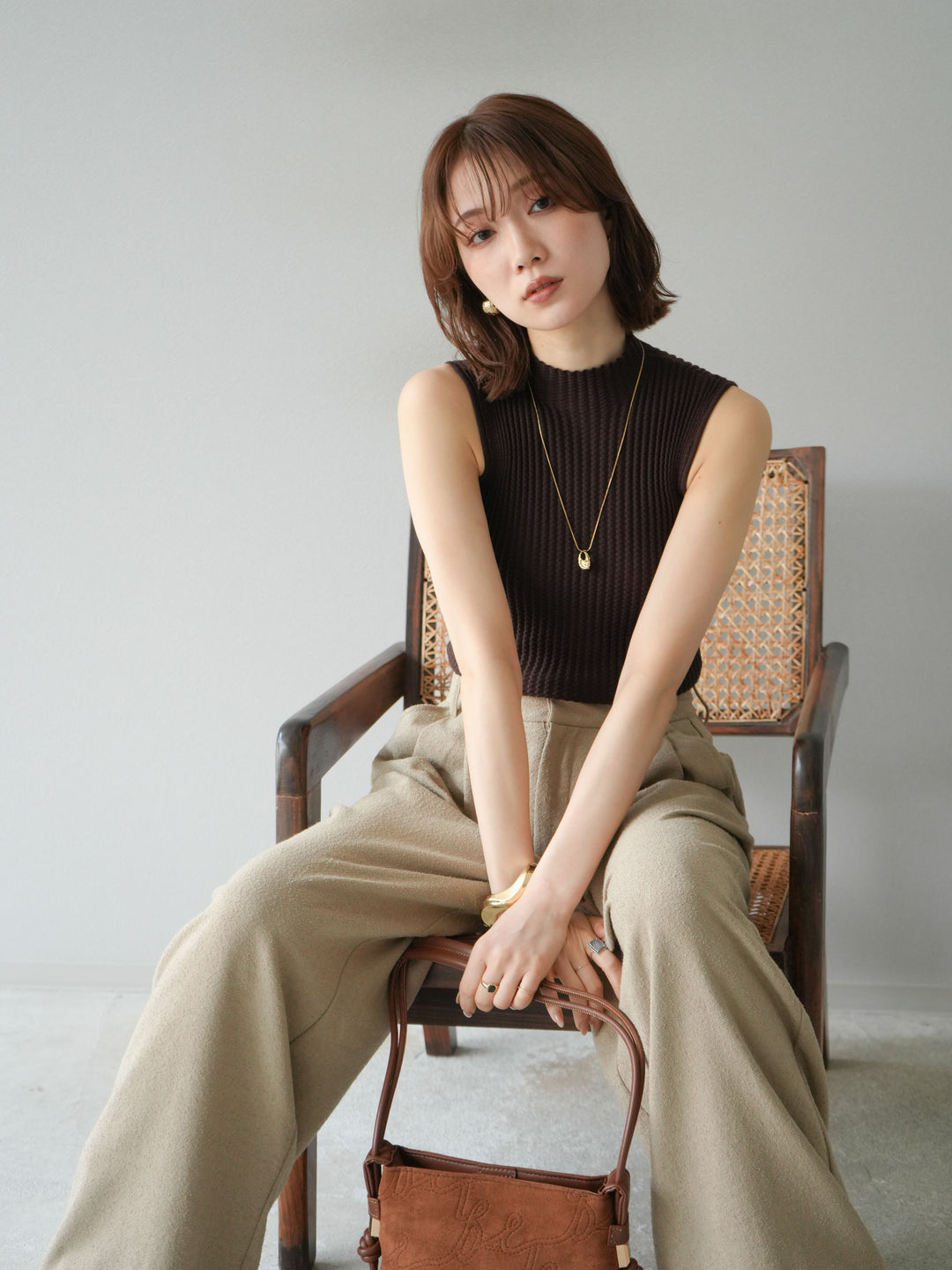 [予約]ボトルネックワッフル編みノースリーブニットトップス/ブラウン