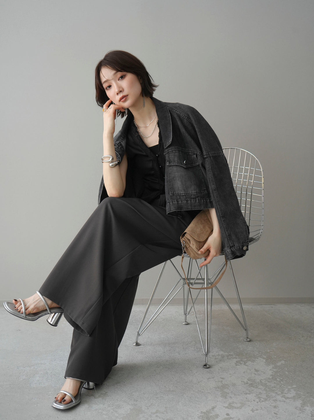 [SET]デニムショートシャツジャケット+ノースリサテンレースキャミソール+編み込みベルト付タックワイドパンツ(3set)