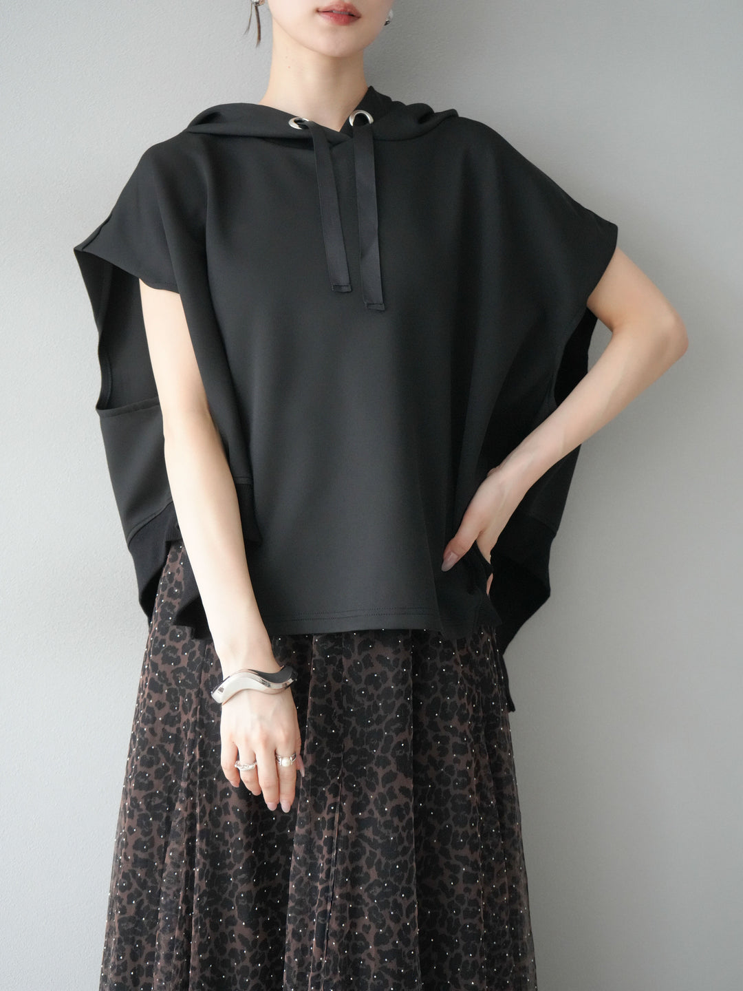 [予約]アシンメトリードルマンバックZIPフーディー/ブラック