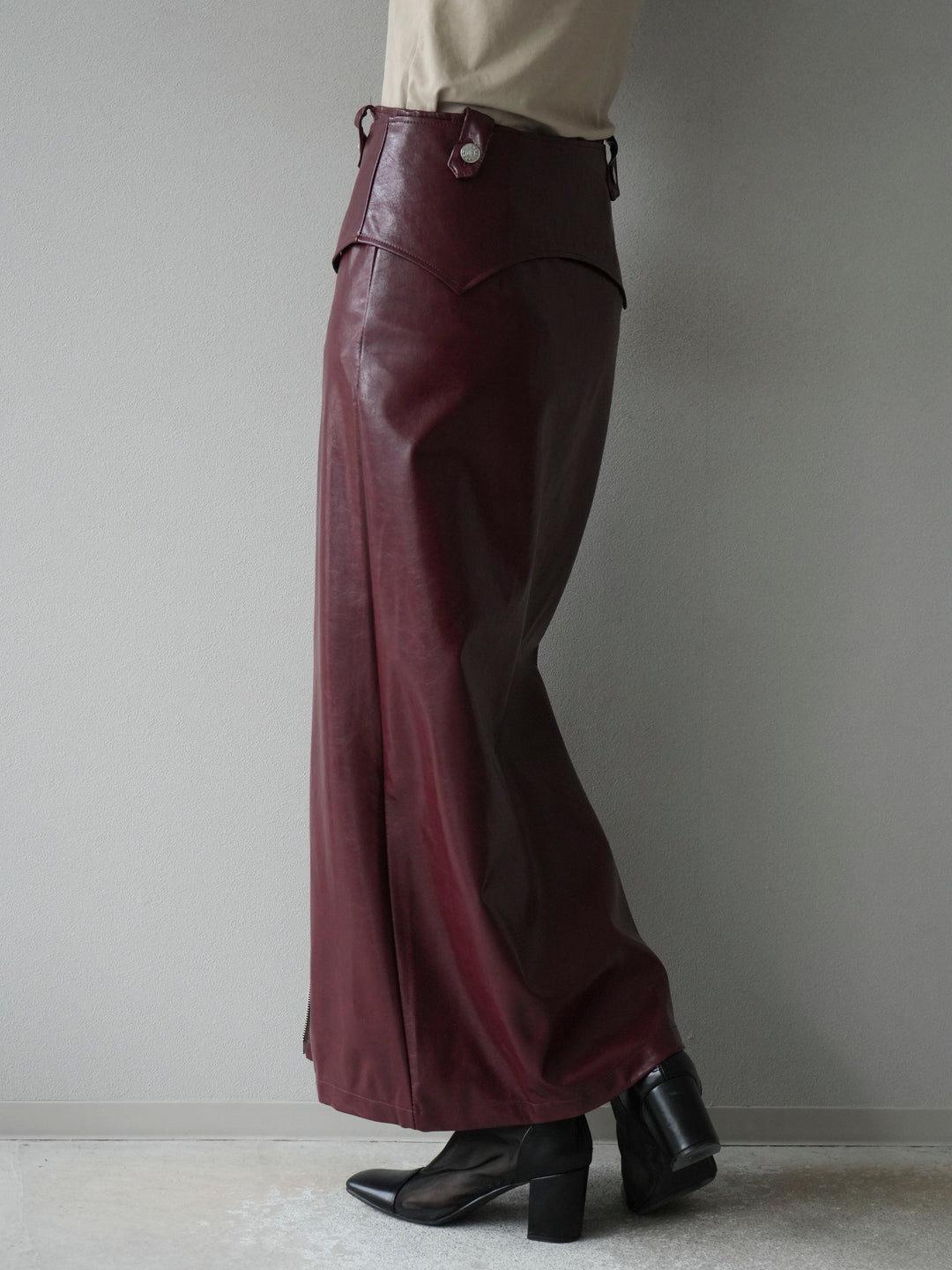[予約]ベルトデザインレザータッチZIPタイトスカート/レッド