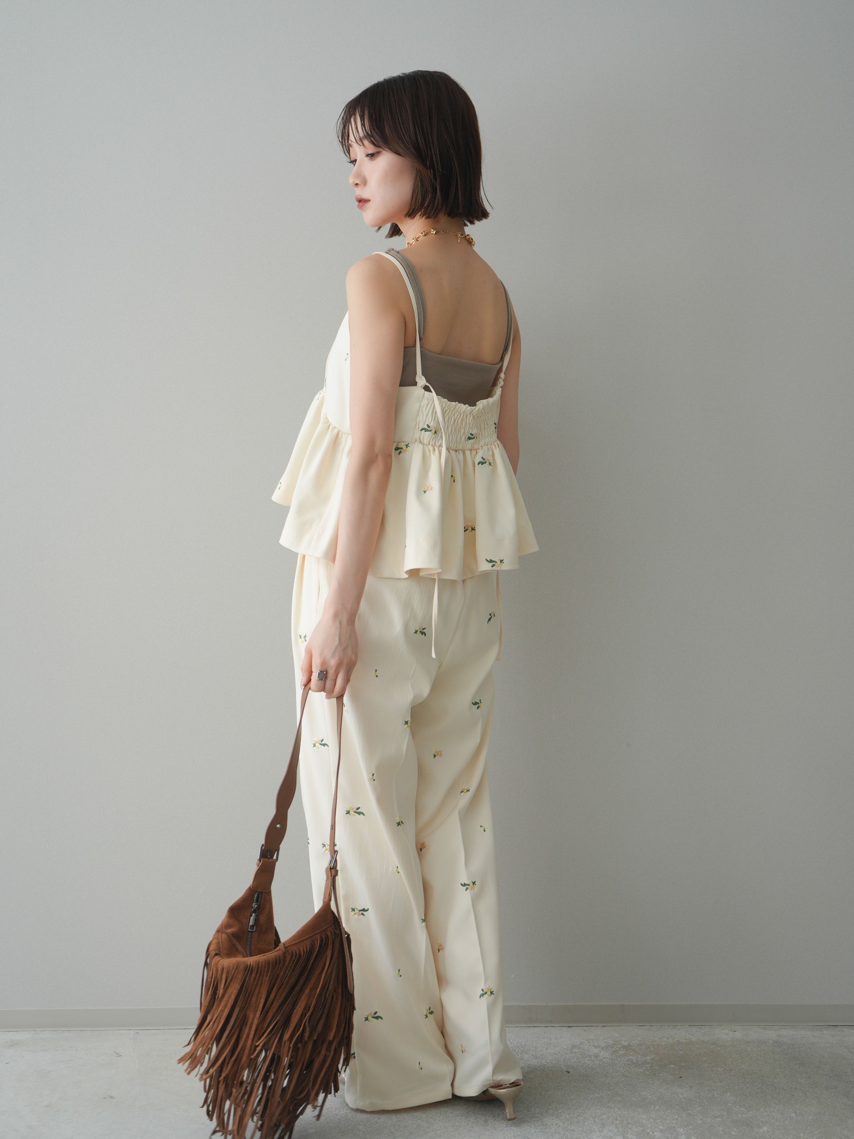 SET]フラワー刺繍ビスチェ+フラワー刺繍タックパンツ(2set) – Lumier