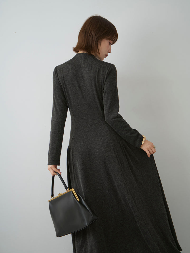 [予約]モックネックドレープニットソーワンピース/charcoal