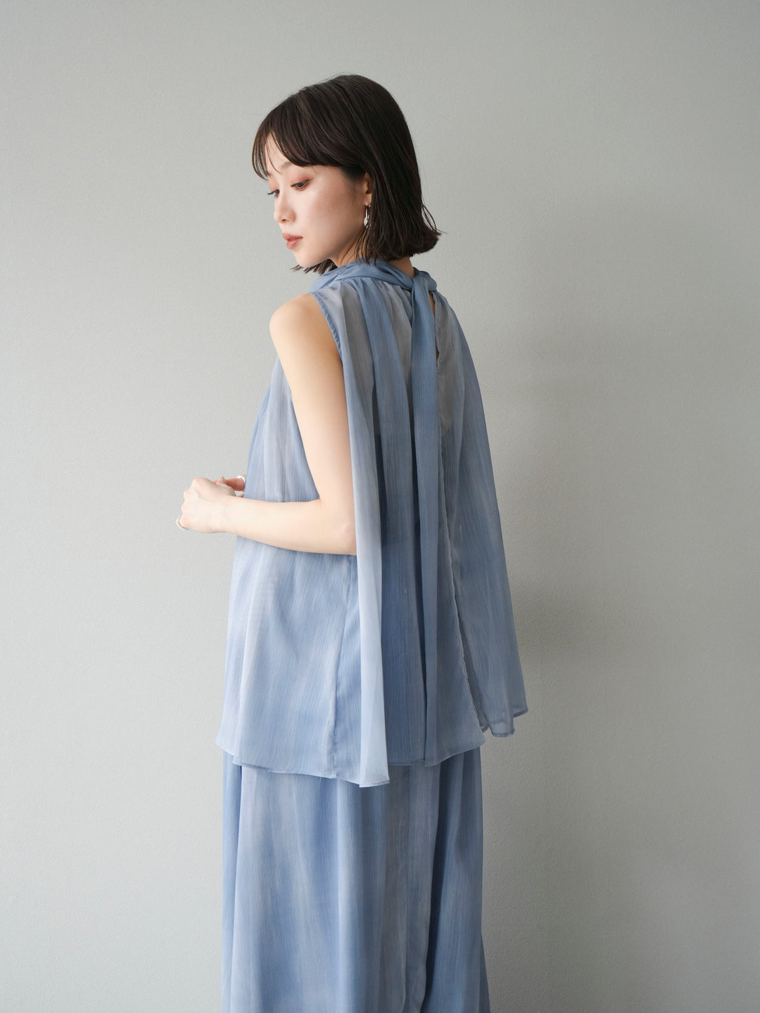 [予約]ニュアンスシアーホルターネックブラウス/ブルー