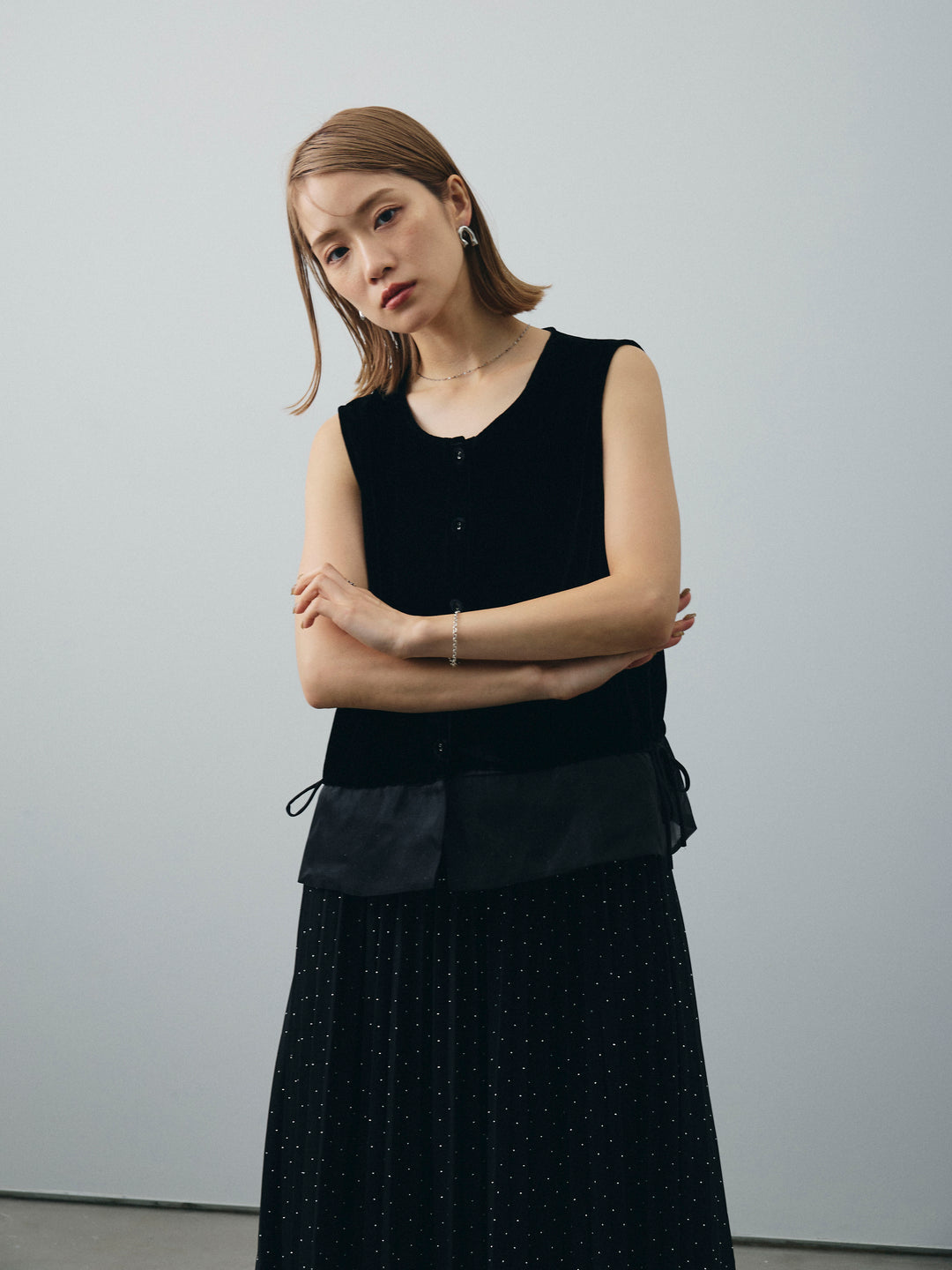 [SET]裾チュールベロアノースリーブプルオーバー+ラインストーンプリーツスカート(2set)