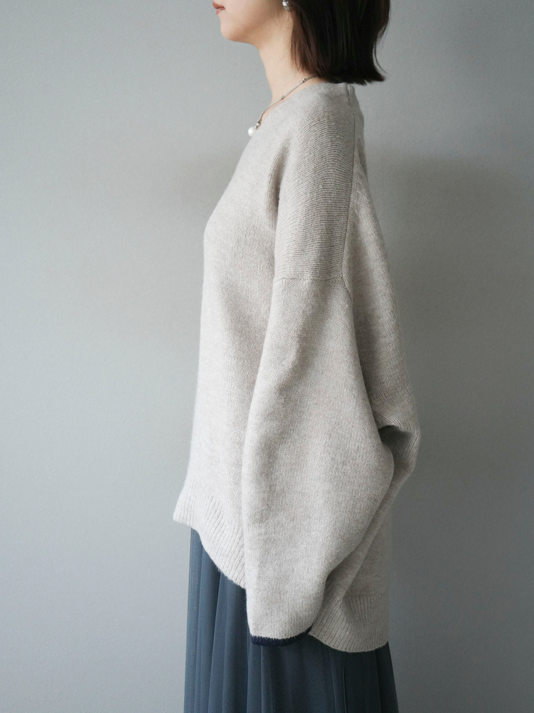 【預購】V領拼色袖針織套頭衫/米色