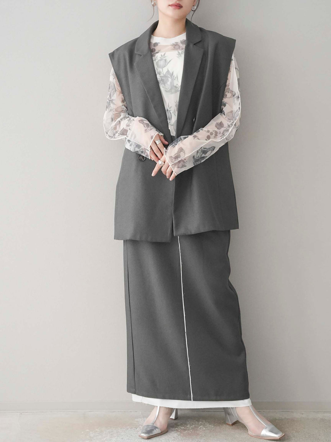 【預購】花朵印花羅紋領透薄柔和上衣/米白色單色