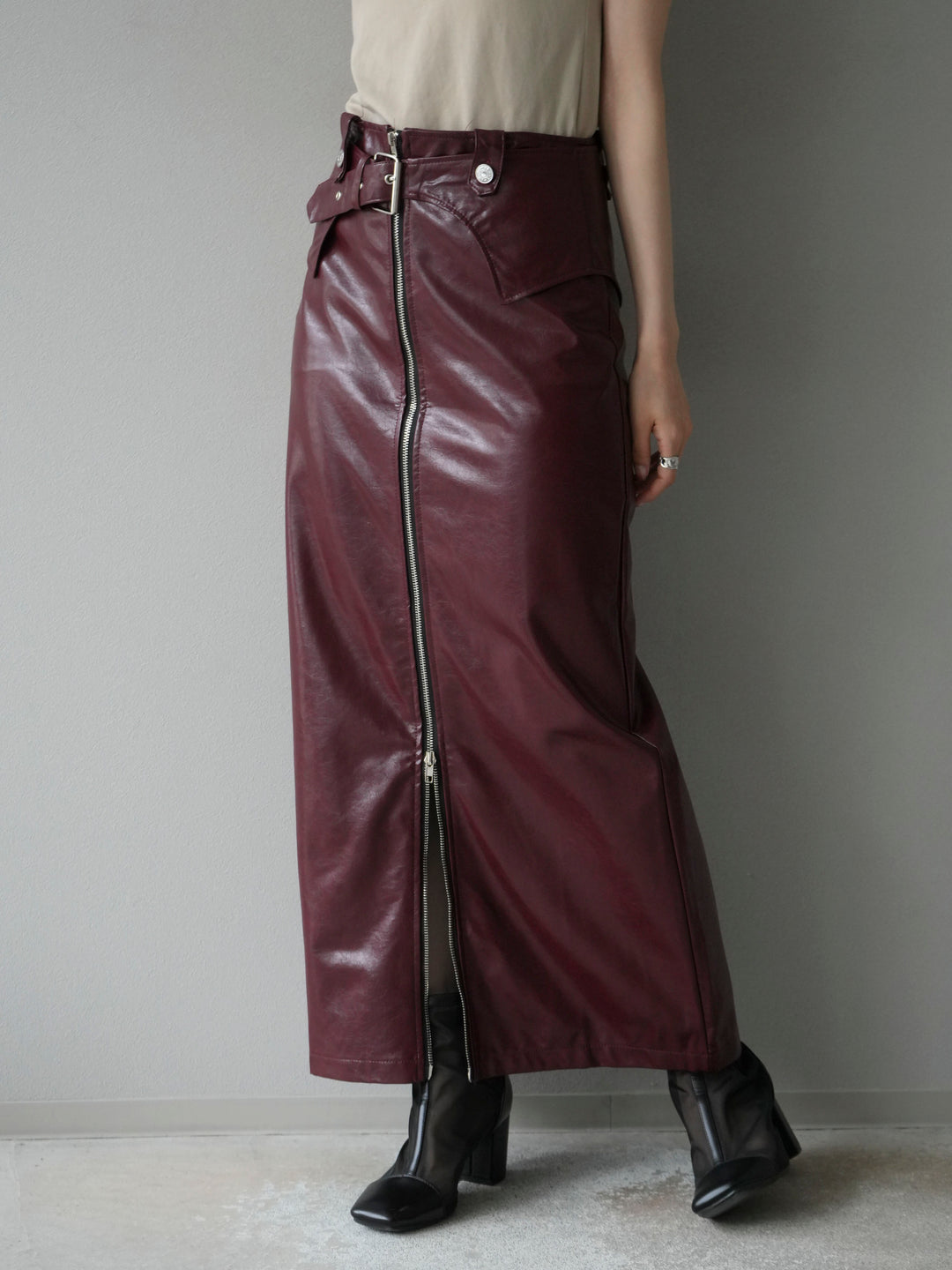 [予約]ベルトデザインレザータッチZIPタイトスカート/レッド