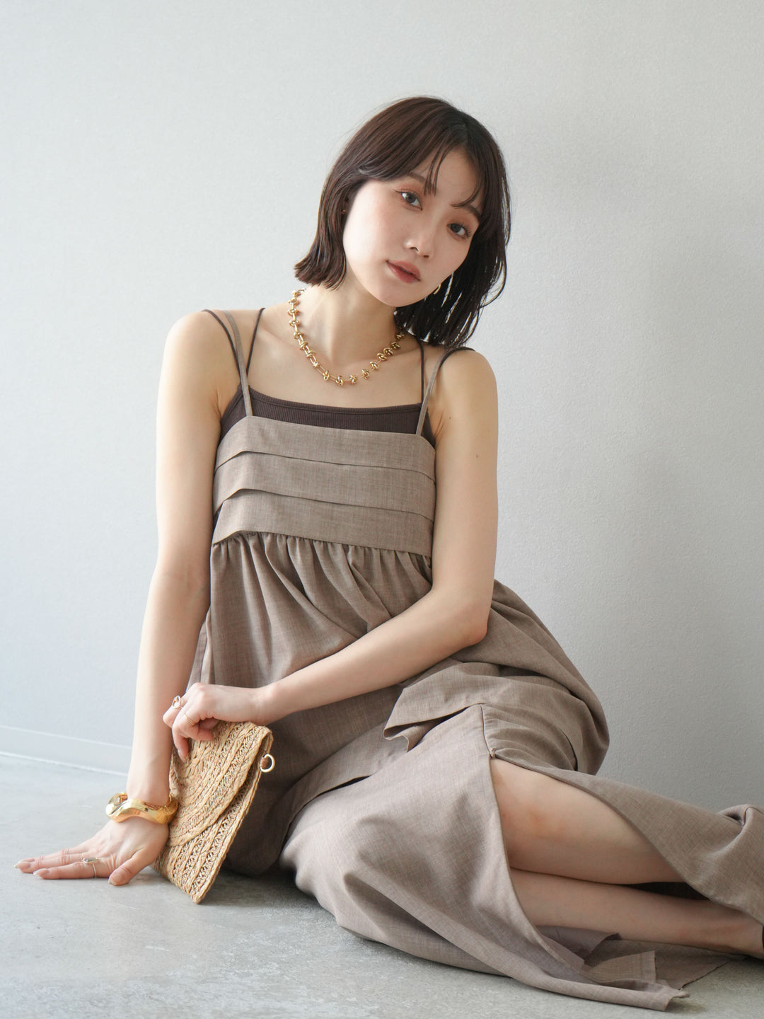 [訂位] 仿亞麻緊身設計吊帶背心/灰褐色