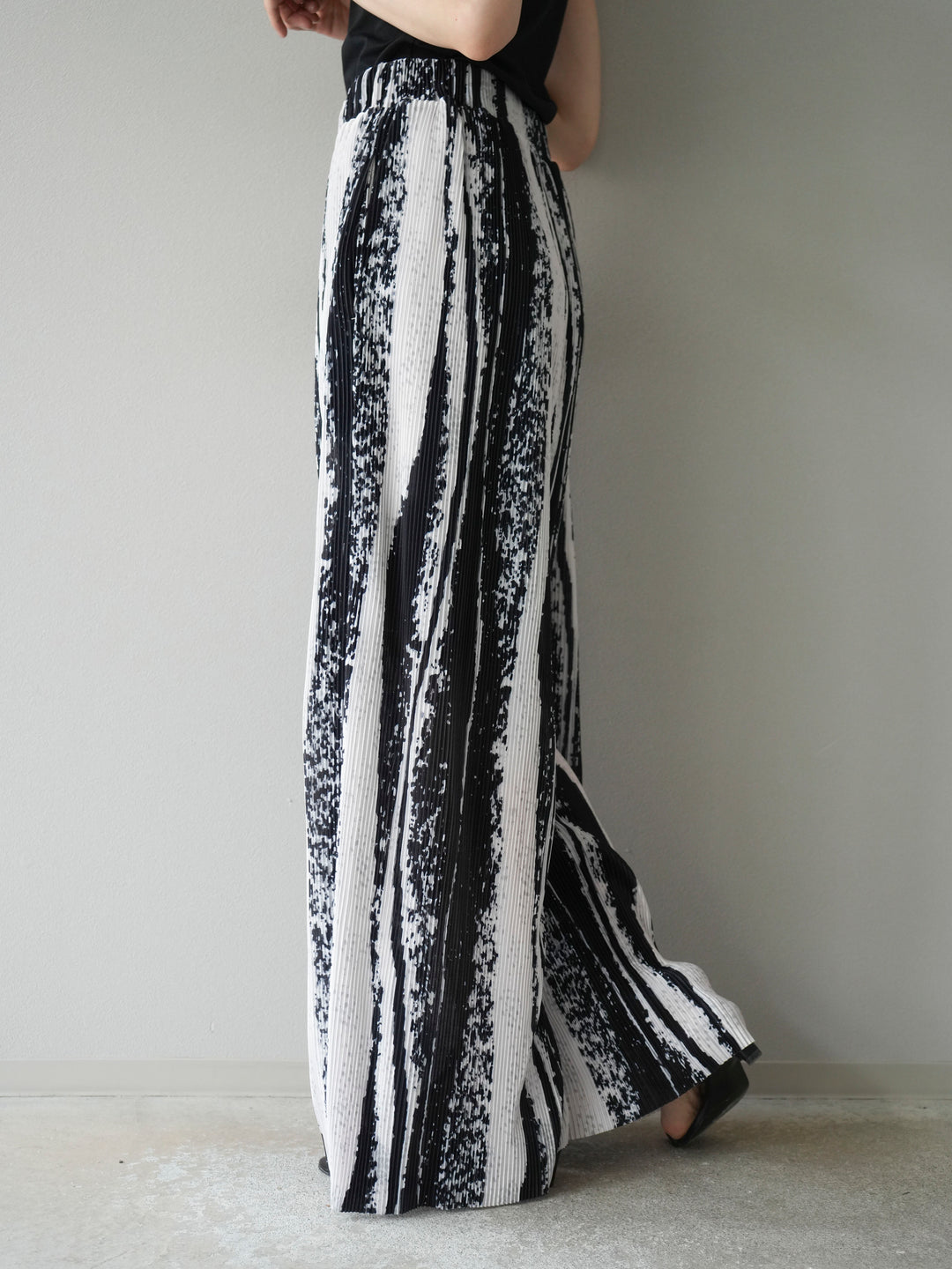 [予約]ニュアンスプリーツワイドパンツ/ブラック