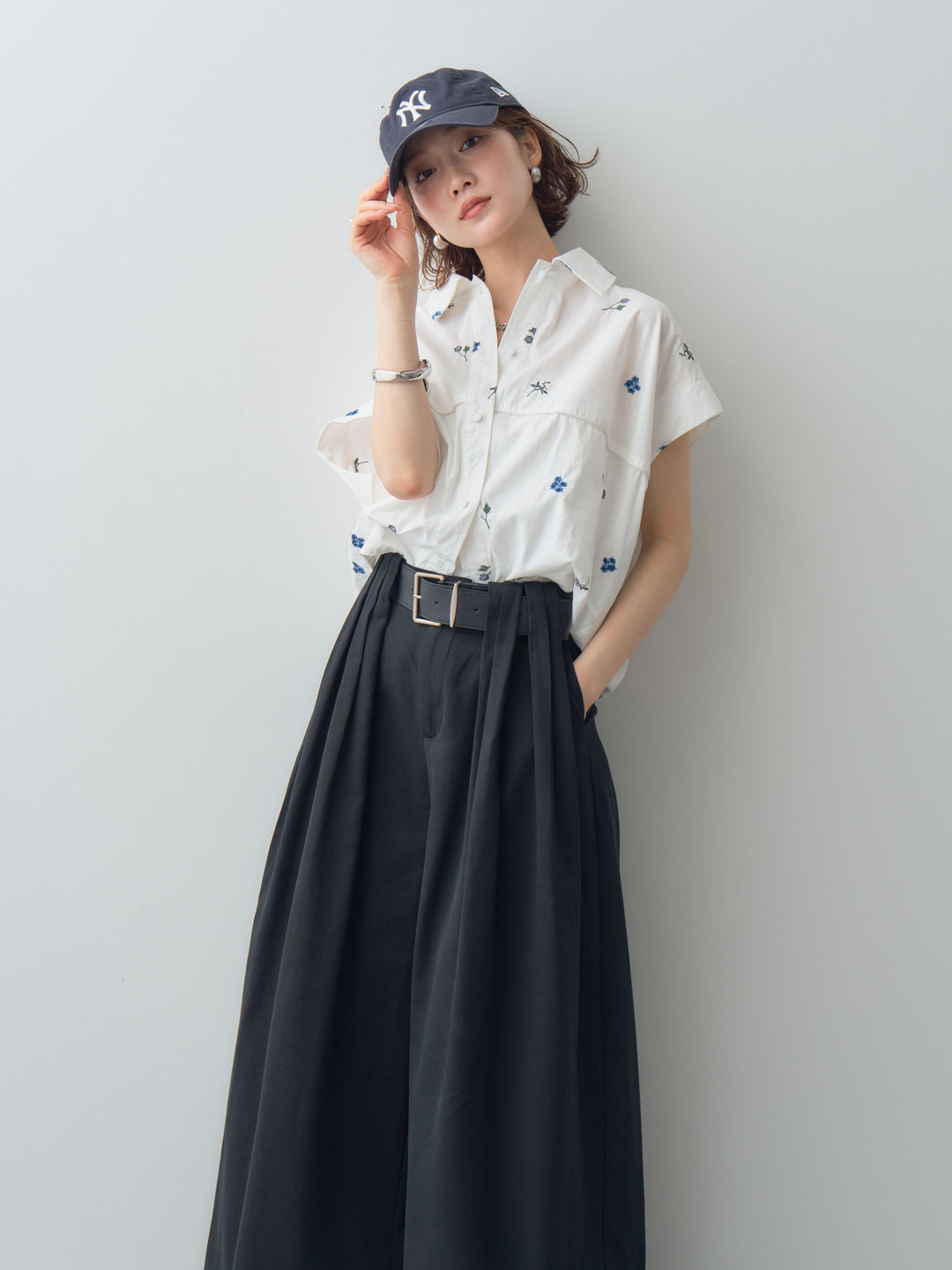 【套裝】花卉刺繡燈籠無袖襯衫+腰帶設計環扣闊腿褲（兩件套）