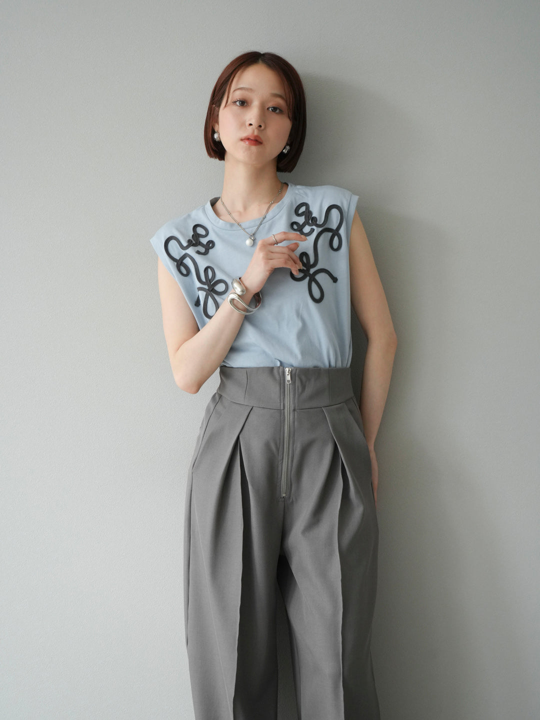 [SET]コード刺繍フレンチスリーブTシャツ+選べるアクセセット(2set)