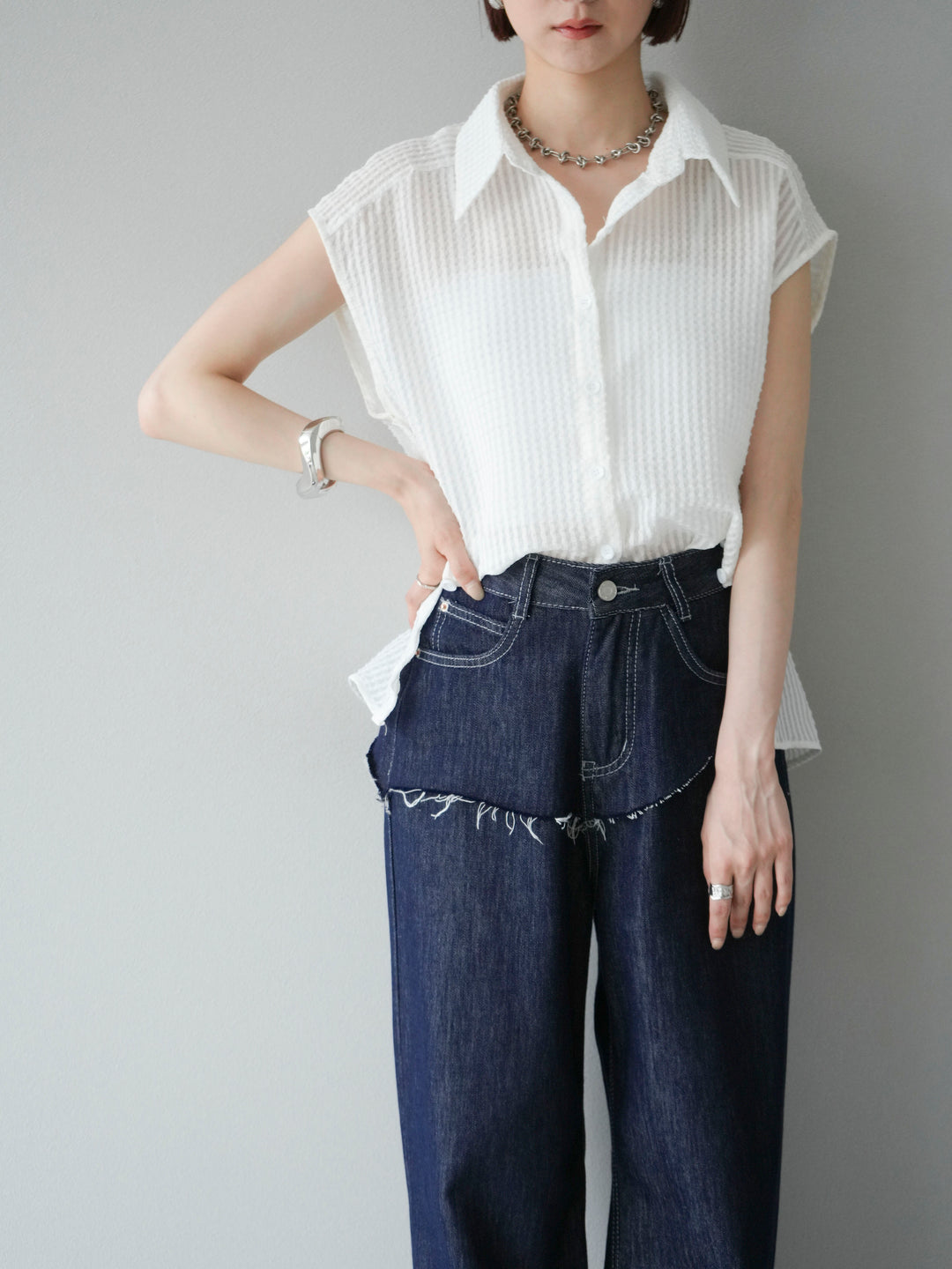 [SET] 透視格紋無袖襯衫 + 臀部設計牛仔褲（2 套）