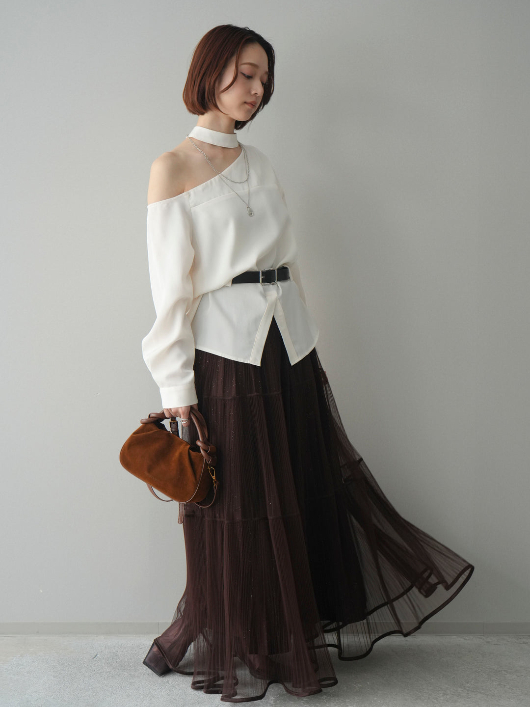 [SET]ベルト付ワンショルダースリットブラウス+ラメプリーツレイヤードチュールロングスカート(2set)