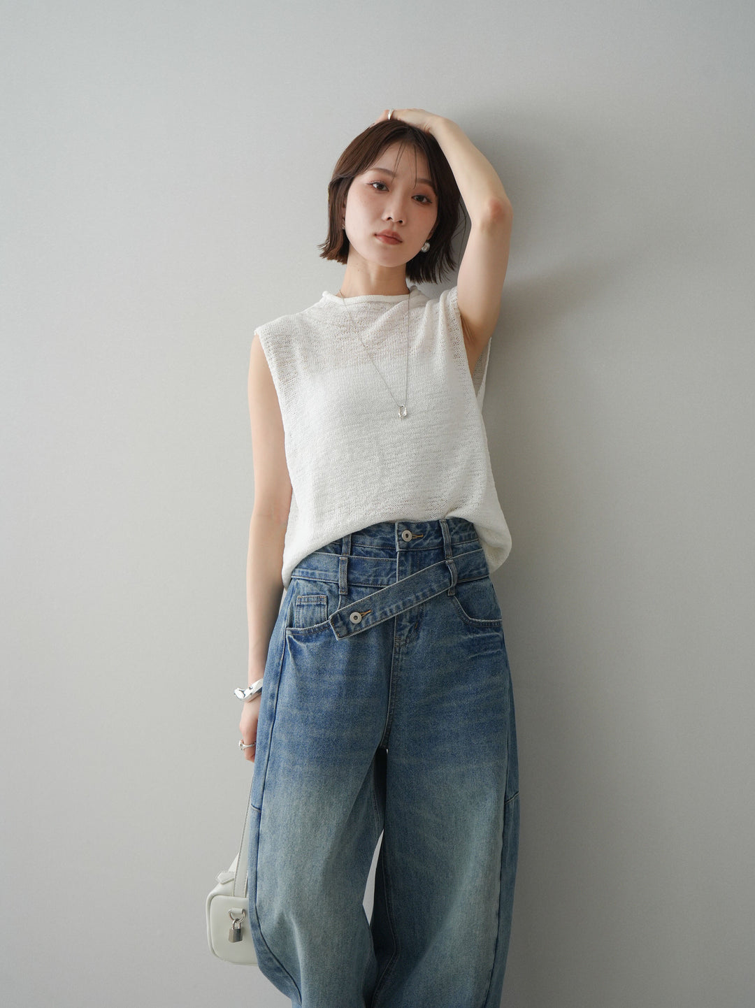 【套裝】無袖亞麻質感透視針織套頭衫 + 不對稱闊腿牛仔褲（兩件套）